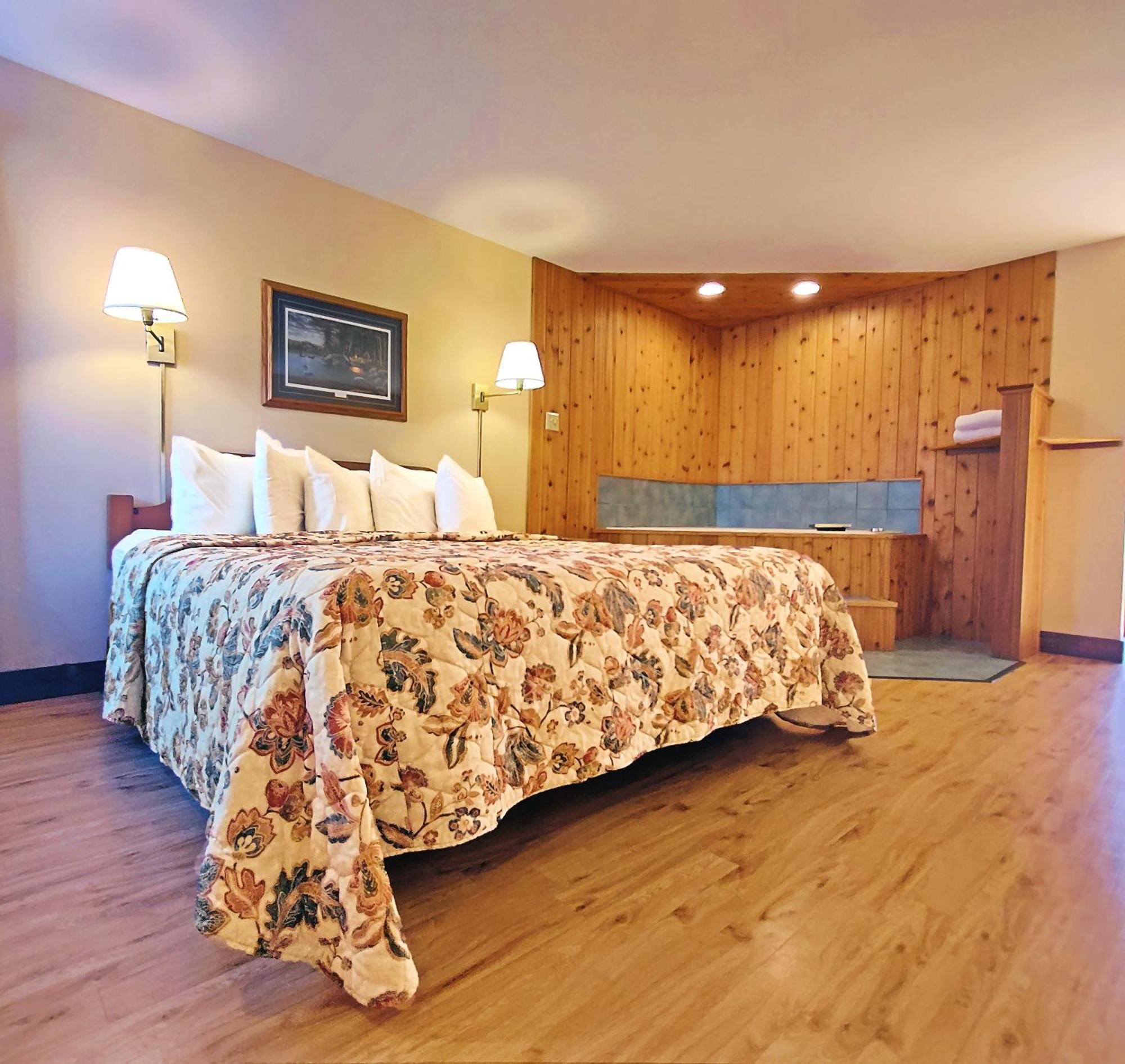 Holiday Acres Resort Rhinelander Exterior photo