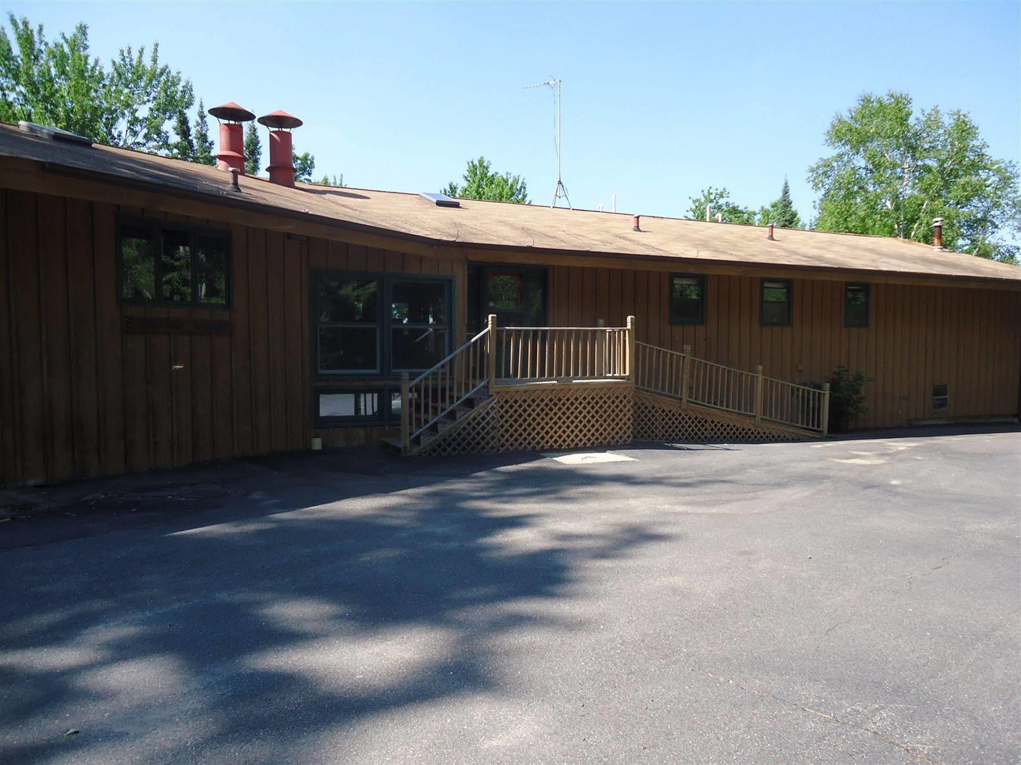 Holiday Acres Resort Rhinelander Exterior photo